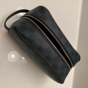 Louis Vuitton Damier Cobalt Washbag